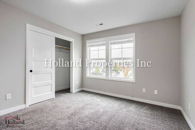 Building Photo - 3878 N Chase St