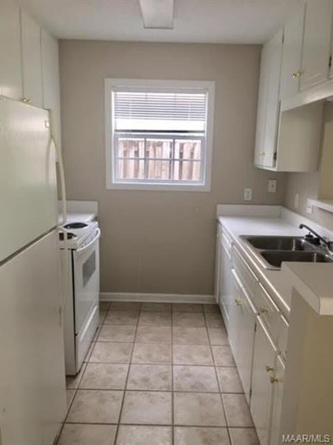 Building Photo - 218 Foxchase Ln