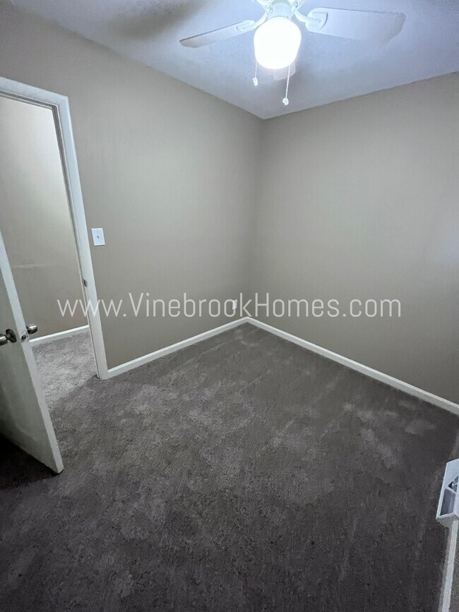 Building Photo - 8211 Ruskin Way