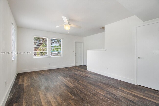 Building Photo - 2352 SW 26th Ln