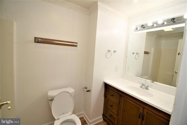 Building Photo - 118 Middle Point Ct