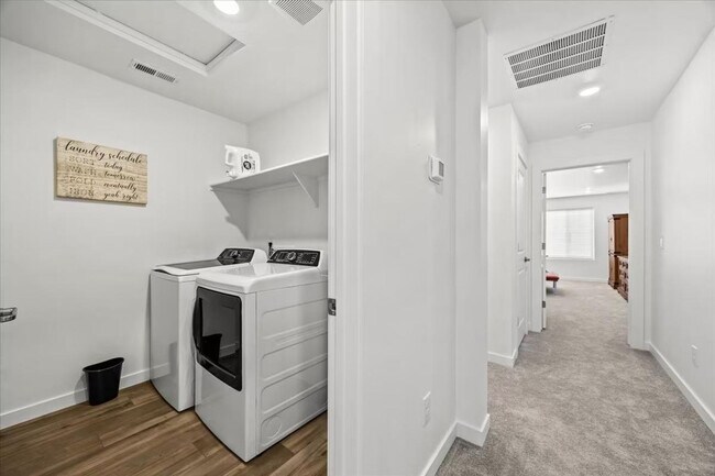 Building Photo - 195 N Nursery Ave