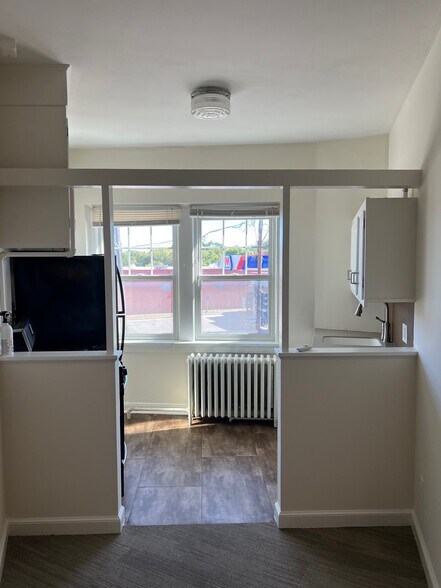 Kitchen - 3900 Sunnyside Rd