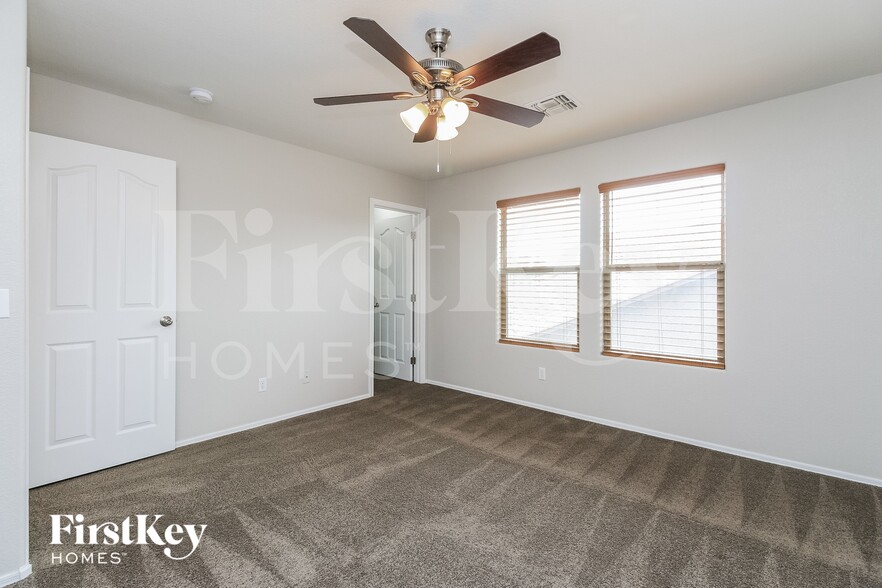 Building Photo - 888 E Desert Rose Trail