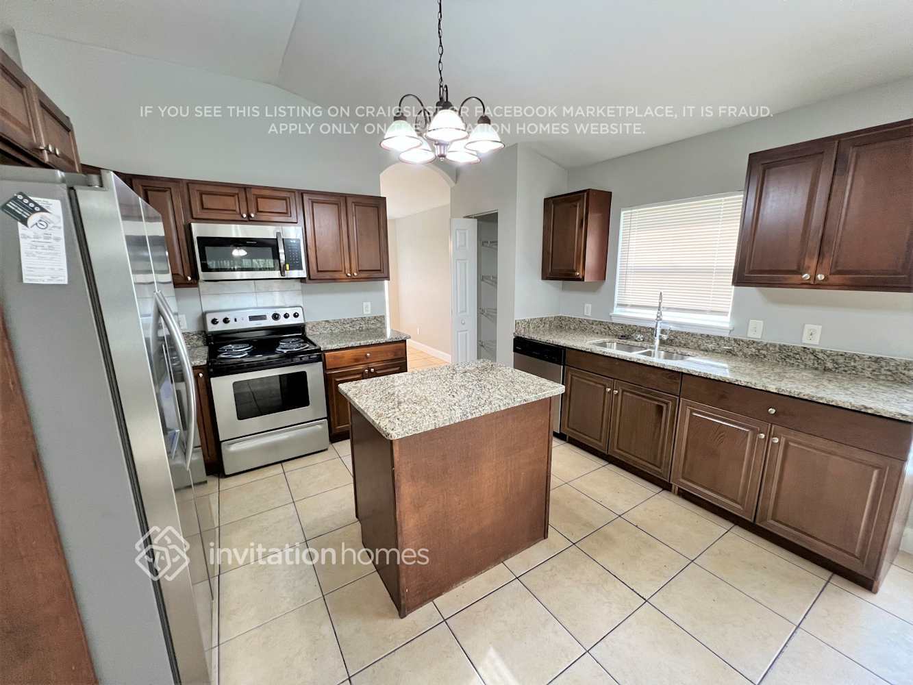 Building Photo - 1835 SW Dalmatian Ave