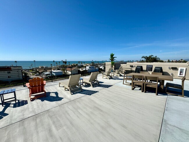 Building Photo - Stunning 3B/2.5BA Townhome in Oceanside fo...
