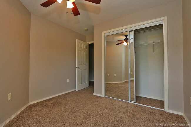 Building Photo - 1345/1347 Amblewood