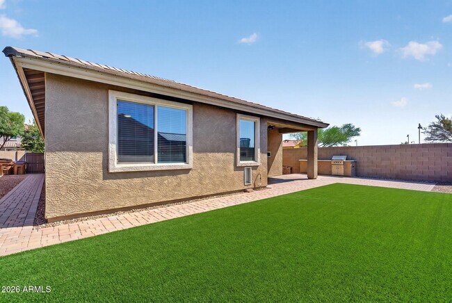 Building Photo - 261 Pinnacle Ridge Dr