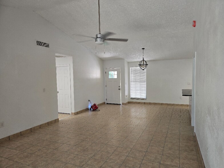 Building Photo - 5912 Orange Grove Ave