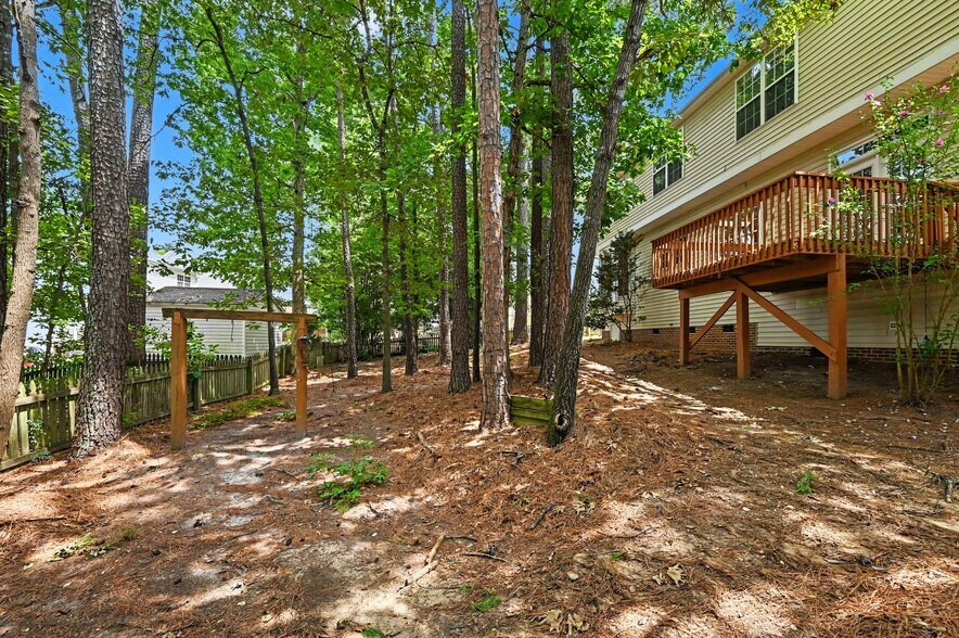 Building Photo - 1203 Fairfax Woods Dr