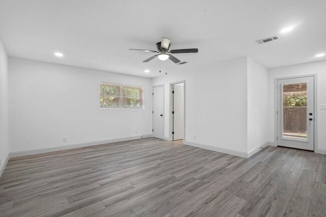Building Photo - 514 Canyon Ridge Dr
