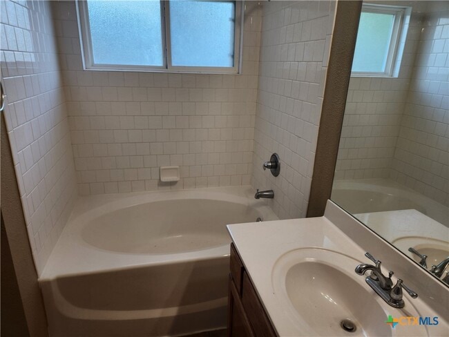 Building Photo - 2207 Bluebonnet Dr