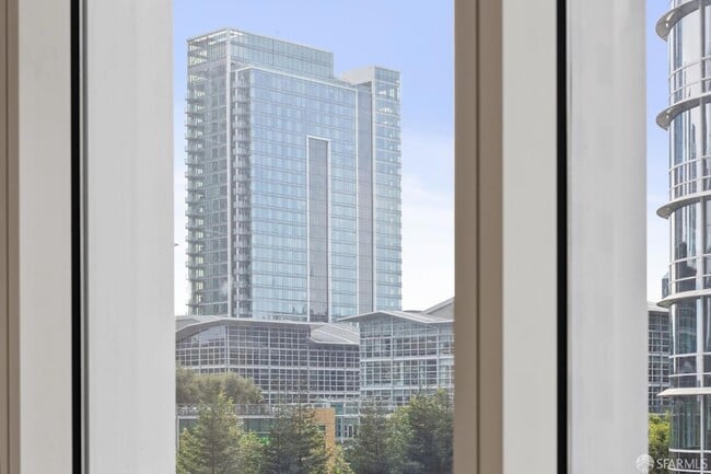 Building Photo - 301 Mission St