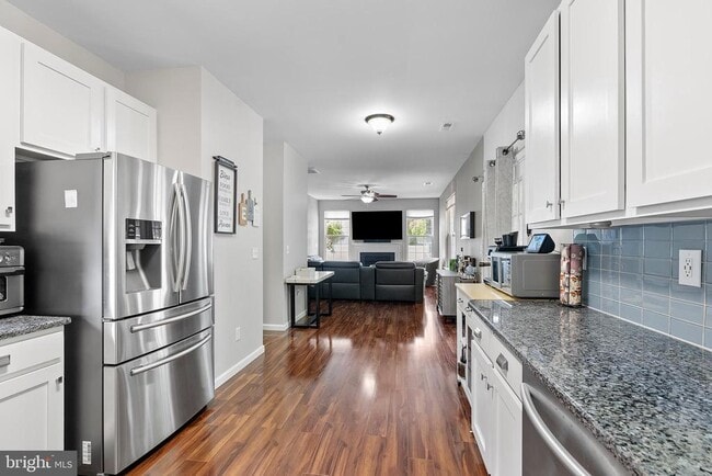 Building Photo - 2355 Albany Way