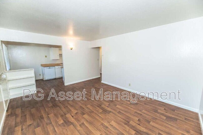 Building Photo - 1932 Ethan Wy