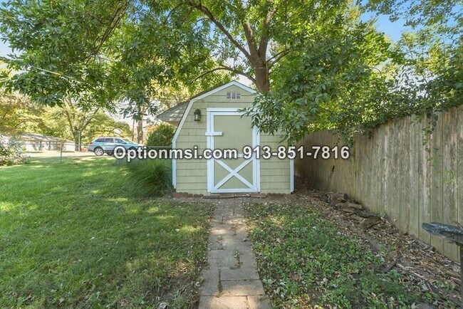 Building Photo - Near downtown Overland Park!