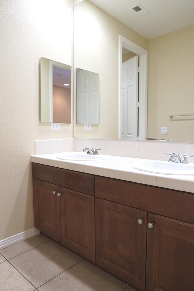 Building Photo - 35579 Domani Dr