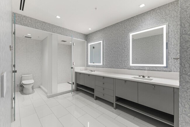 Building Photo - 6587 N Palmeraie Blvd