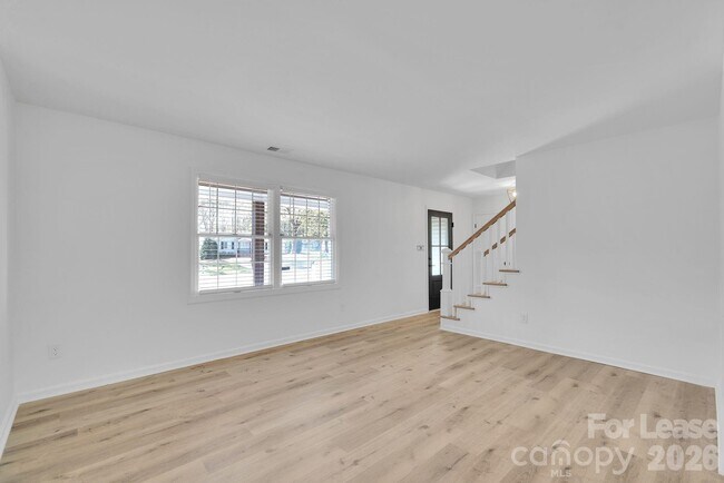 Building Photo - 7404 Shadowlake Dr