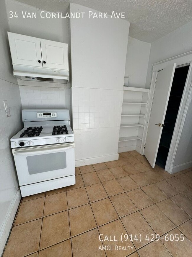 Building Photo - 34 Van Cortlandt Park Ave