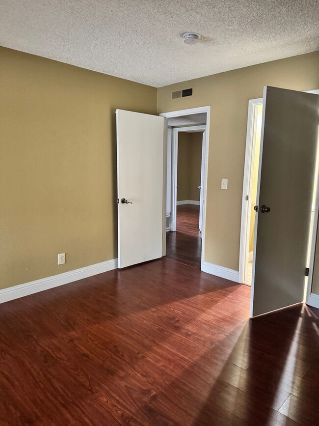 Building Photo - 4814 E Rialto Ave