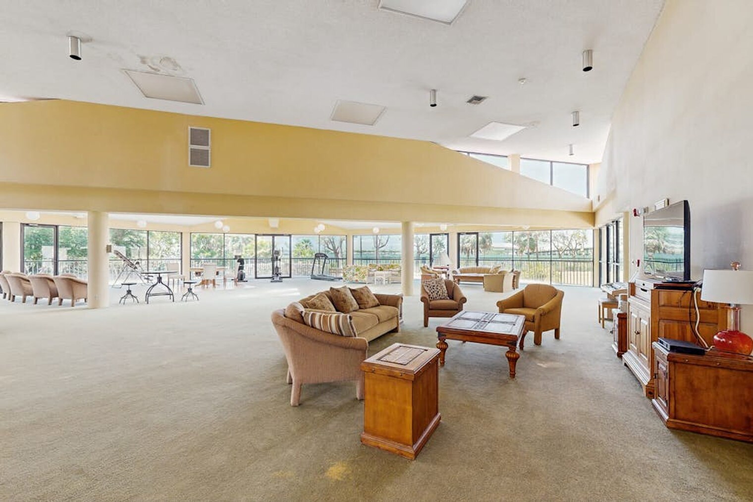 Building Photo - 204 3rd St W