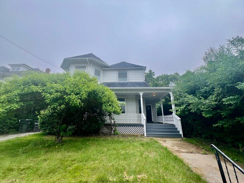 Primary Photo - 236 Willetts Ave