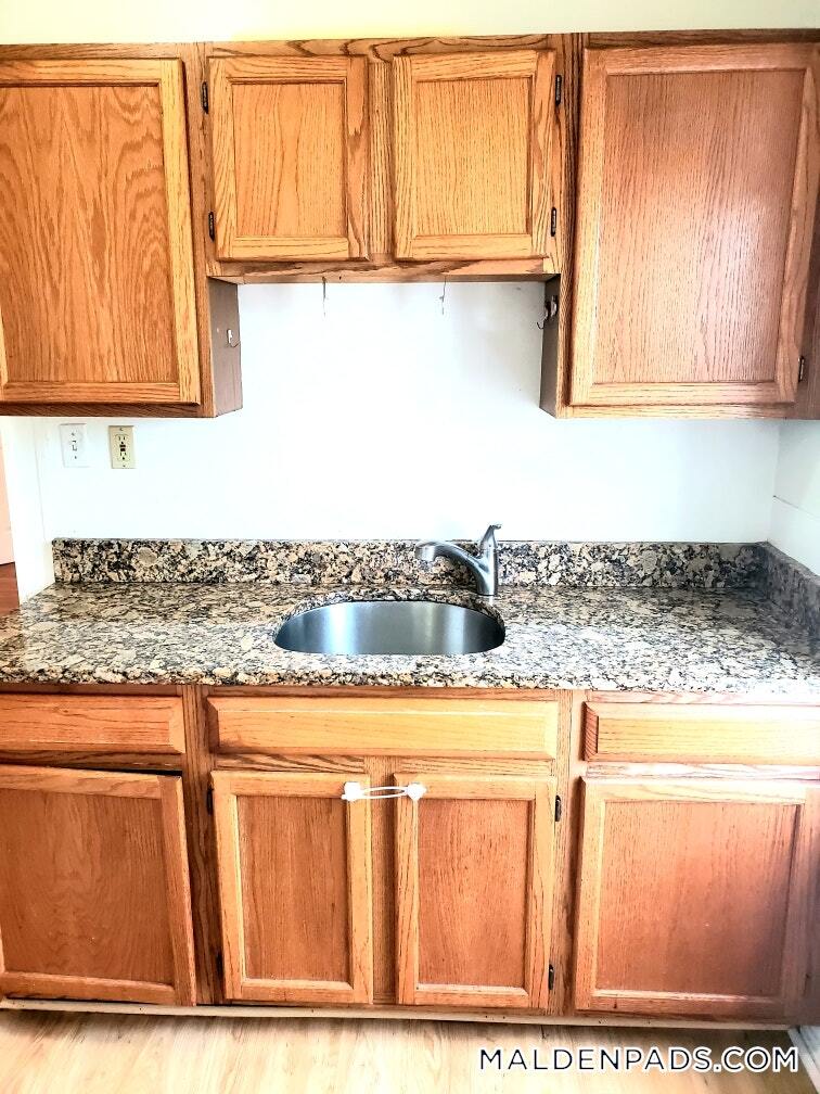 Building Photo - 88 Maple St