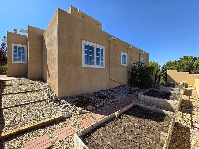Building Photo - 1329 Tano Ridge Rd