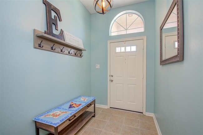 Building Photo - 15950 Cottage Ivy Cir