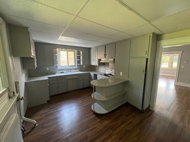 Building Photo - 3 bedroom