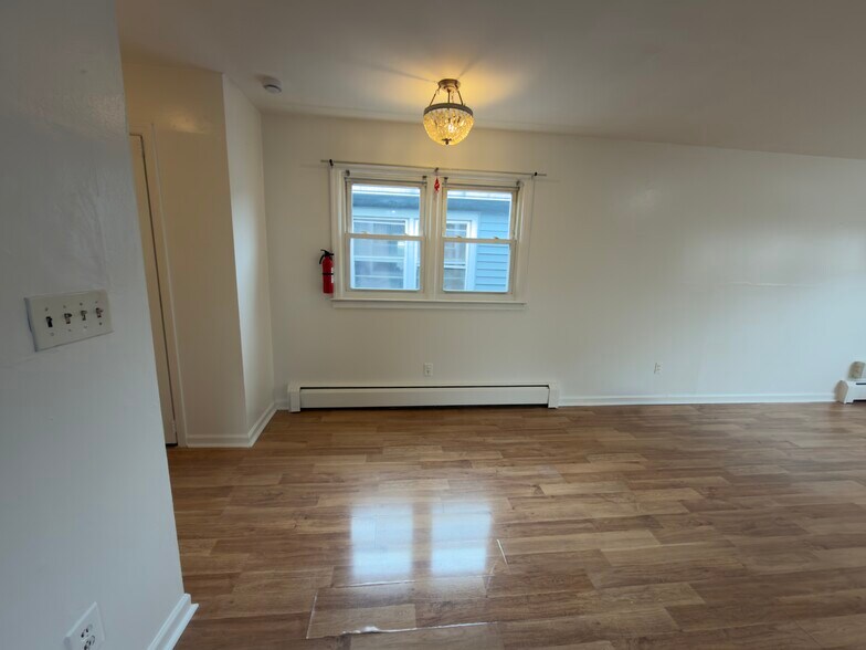 Building Photo - 215 Seaview Ave