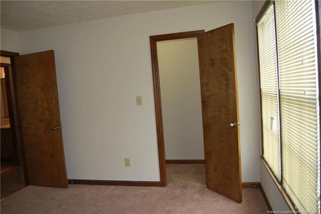 Building Photo - 5837 Maidstone Ln