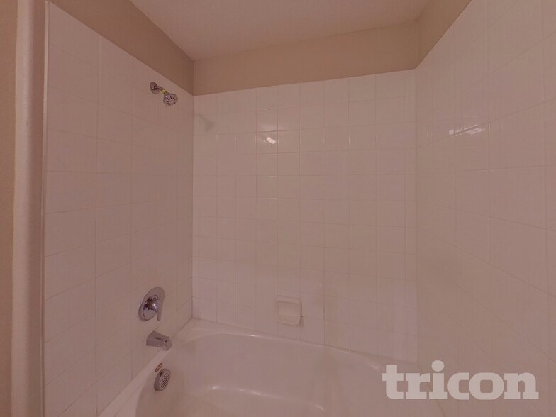 Building Photo - 1616 Broad Winged Hawk Dr