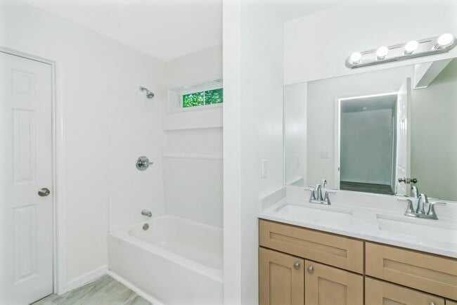 Building Photo - 204 Mill St