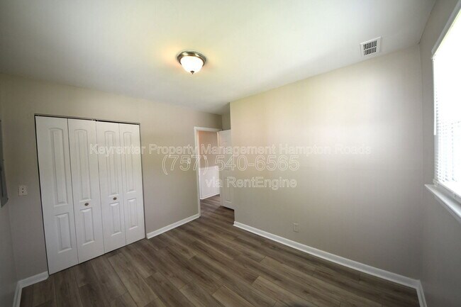 Building Photo - 213 Bassett Ave