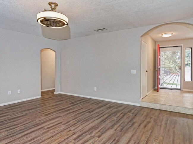 Building Photo - Remodeled Home On Quiet Cul-de-sac