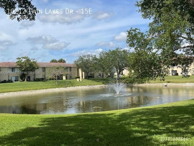 Building Photo - 10169 Twin Lakes Dr