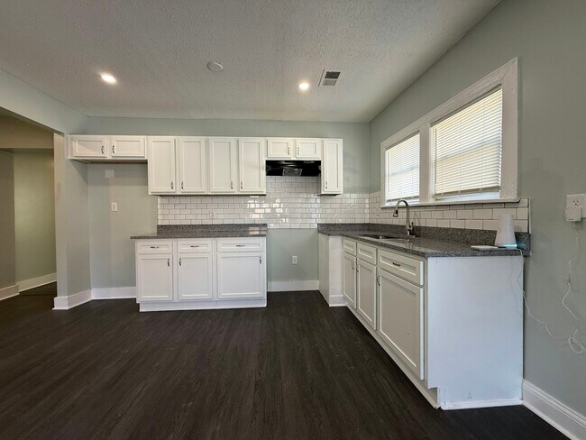 Building Photo - 61 S Pkwy E