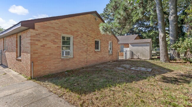 Building Photo - 9103 Hammett Ave