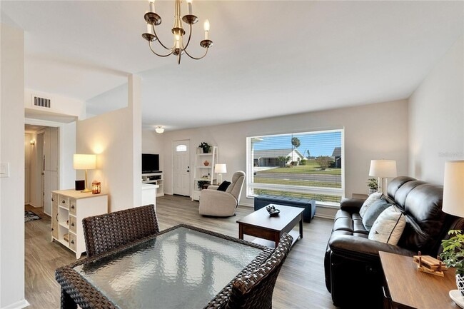 Building Photo - 1216 Hacienda Dr