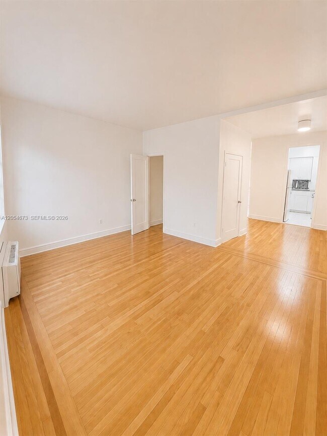 Building Photo - 322 25th St