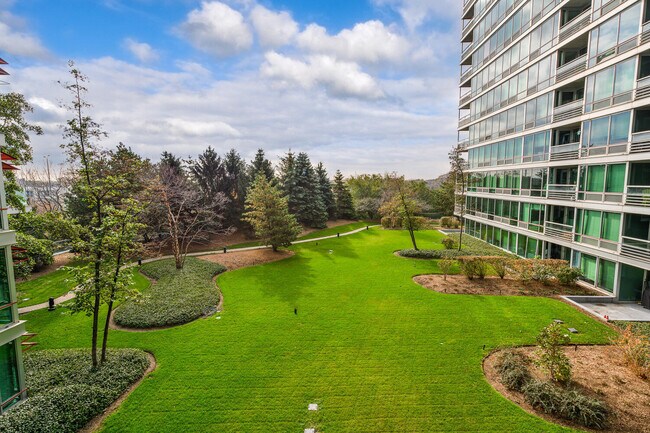 Building Photo - 9715 Woods Dr
