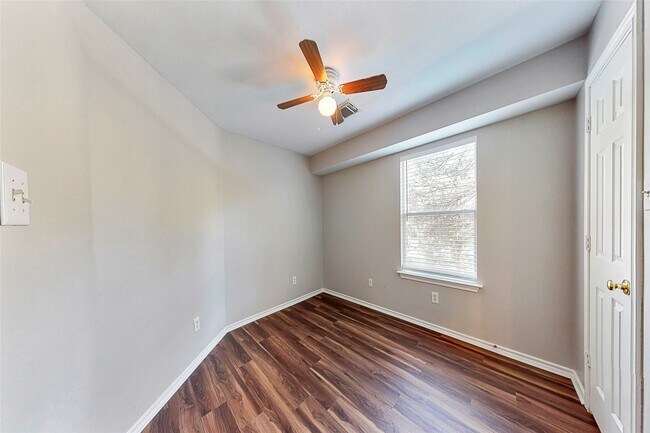 Building Photo - 107 N Camellia Grove Cir