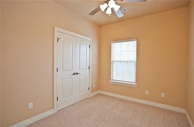 Building Photo - 4902 SW Fieldstone Blvd