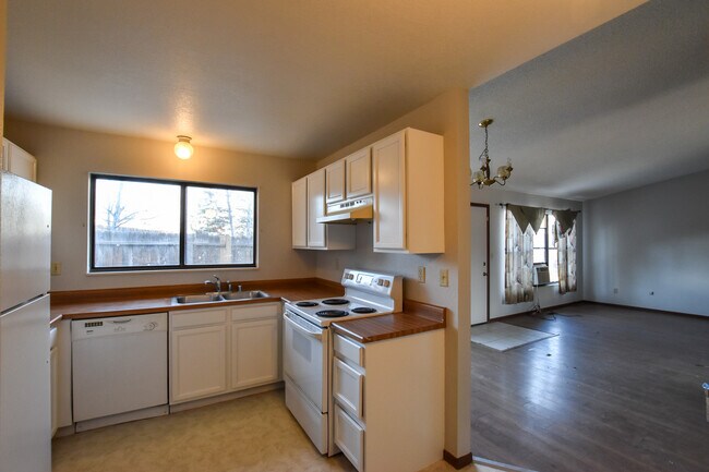Building Photo - 3355 Mirage Dr