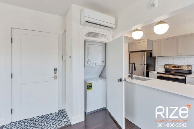 Building Photo - 521 S 500 E