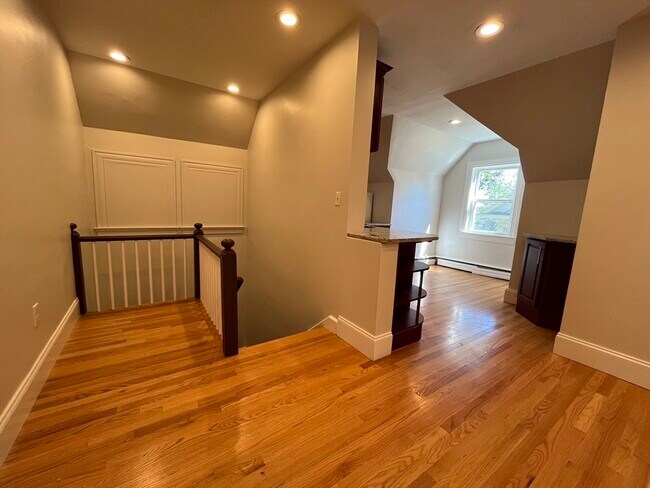 Building Photo - 90 Lyndhurst St