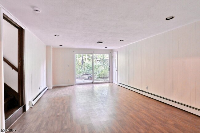 Building Photo - 6 Catherine Ct