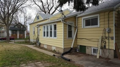 Building Photo - 3 bedroom Single Family